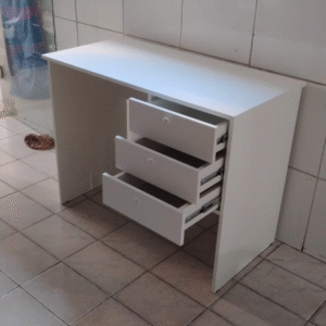 Mesa com 3 gavetas